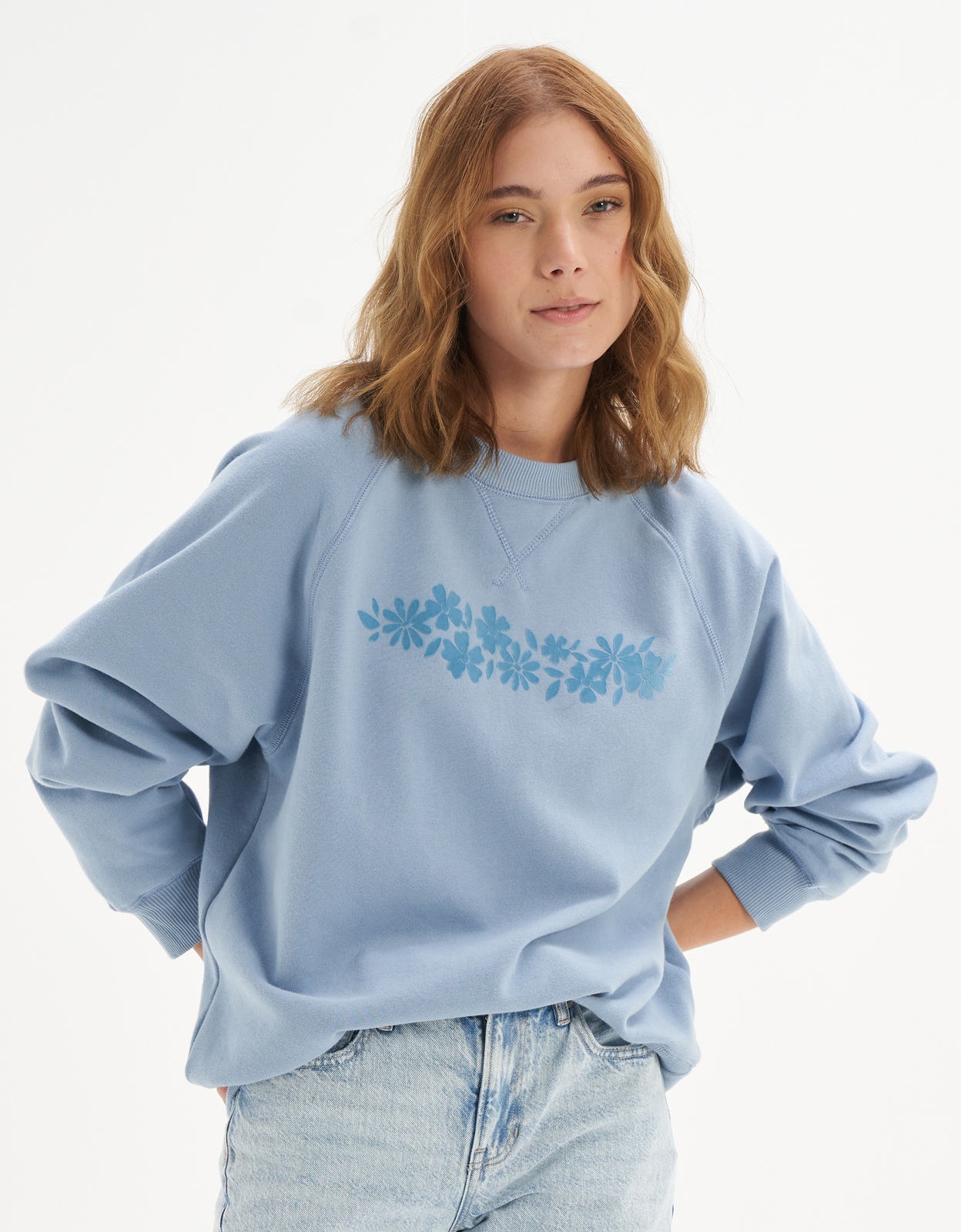 Buy AE Oversized Crew Neck Graphic Sweatshirt online | American Eagle ...