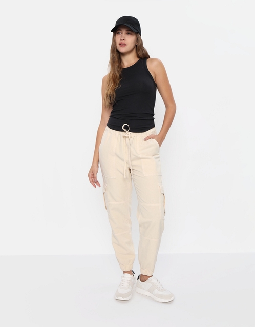 https://www.americaneagle.ae/assets/styles/AmericanEagle/0493_8068_123/image-thumb__1105696__product_zoom_medium_606x504/0493_8068_123_of.jpg