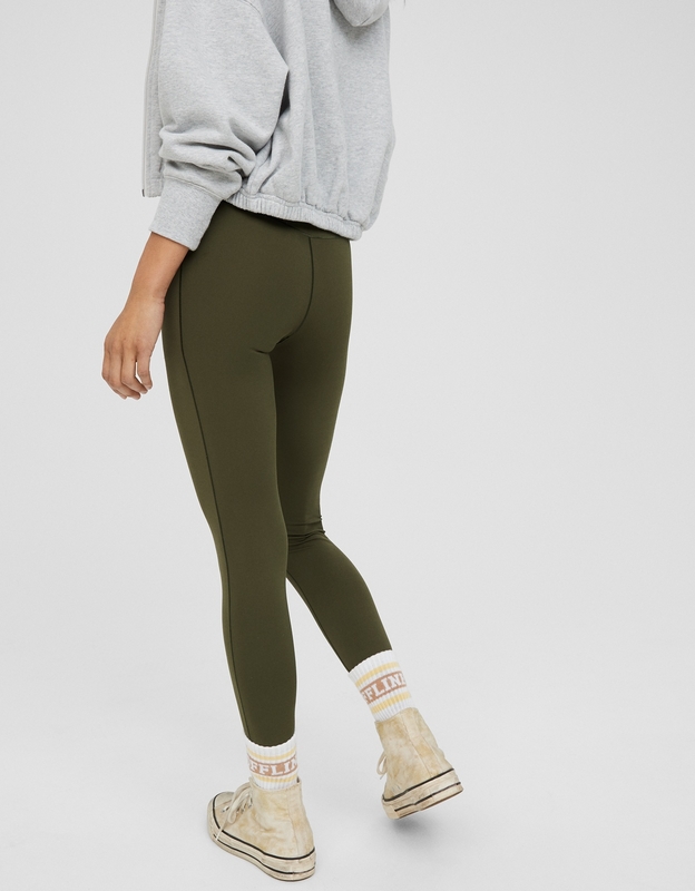 https://www.americaneagle.ae/assets/styles/AmericanEagle/1701_5519_324/image-thumb__837021__product_zoom_large_800x800/1701_5519_324_ob.jpg